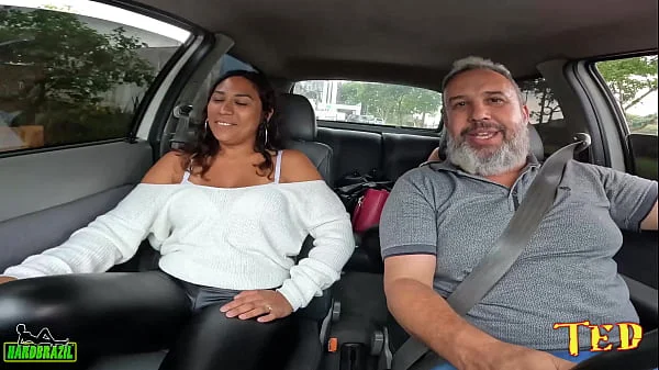 Ela é Uber e resolveu entrar na carona para contar suas aventuras no carro