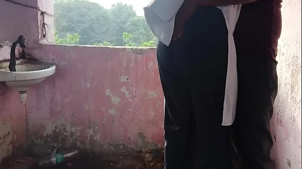 देसी कॉलेज गर्ल ट्यूशन से निकल के अपने टीचर के साथ किया गंदा काम