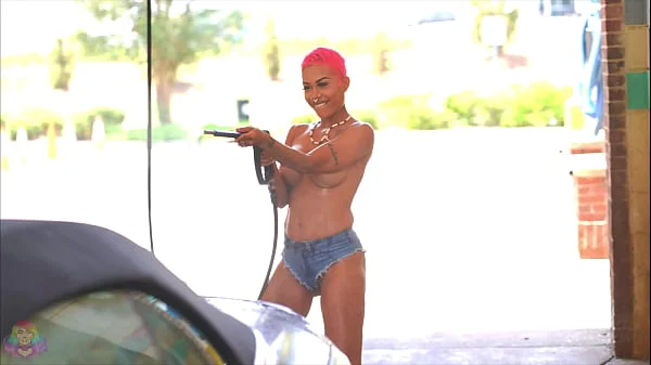 Jasamine Banks Gives Gibby The Clown The Car Wash Of His Life