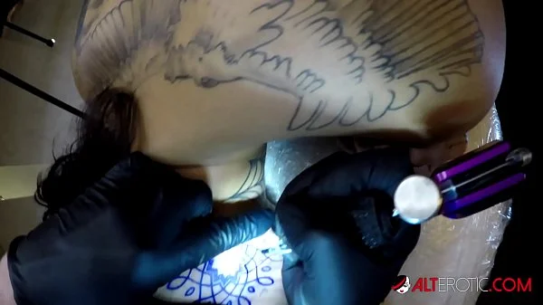 Genevieve Sinn fucked while getting her face tattooed