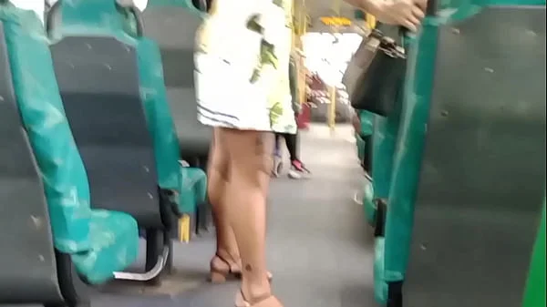 Me exibi dentro do ônibus e o corno melou a cueca