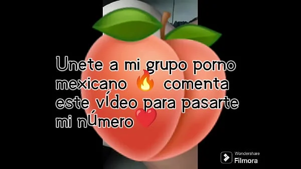 Chica masturbándose con juguete
