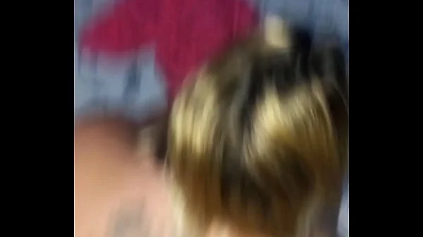 Rubia blanca disfruta mucho del sexo