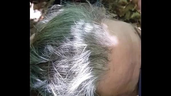 Esclave F dogging en forêt