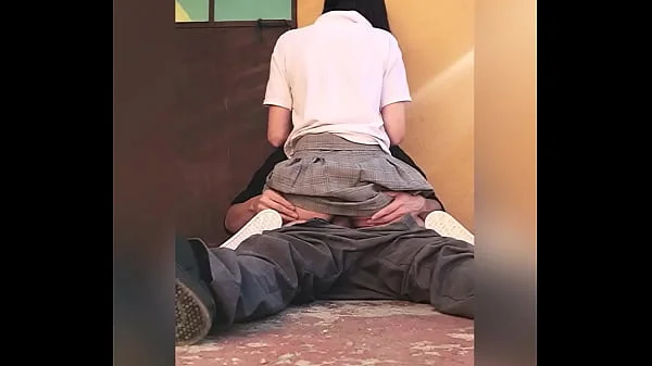 Haciendo Su PRIMER SEXO ANAL RAPIDITO en PUBLICO!! Estudiantes Mexicanos INTENTANDO Meterla por el CULO Incomodo por PRIMERA VEZ Atrás de los SALONES sin Condon! Pelón Pelón!
