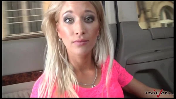 Quickie with super hot blondie in car