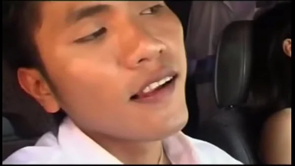 Spoiled Rich Girl got fingered by Her Driver in Car