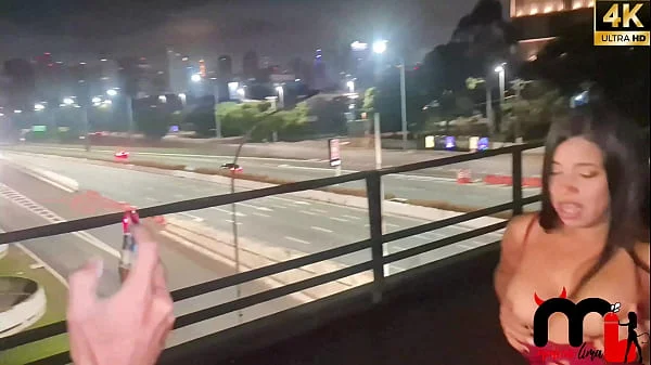 Após o role o corno duvidou que eu foderia com os machos que estavam no viaduto da Av. 23 de maio, tadinho dele acabei sendo fodida e levando um banho de porra. (Lalla Potira - Bill Smoke - Toda Hora sem parar)